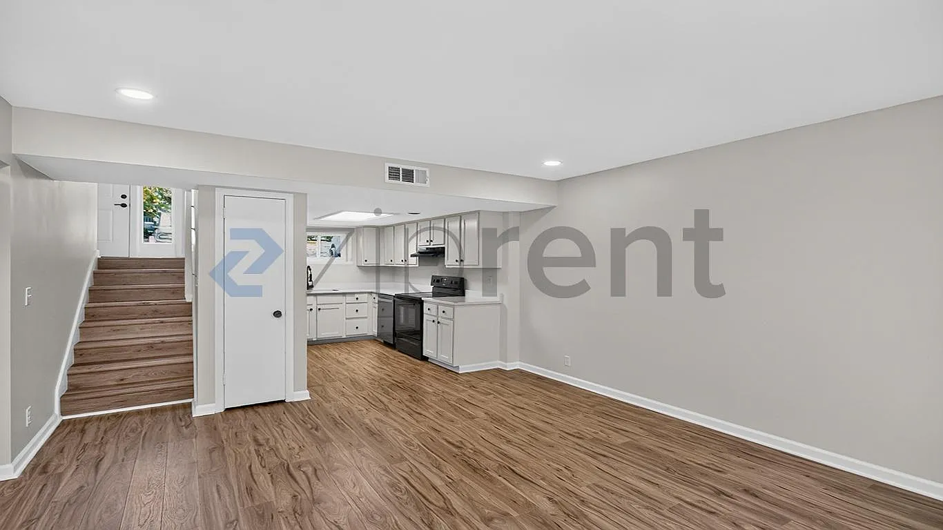 3 bed, 1472 sqft, $2,100 — Photo 4