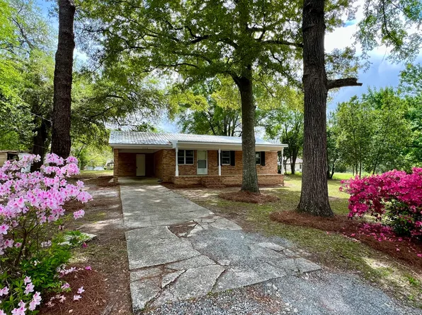 1036 Manning St, Soperton, GA 30457