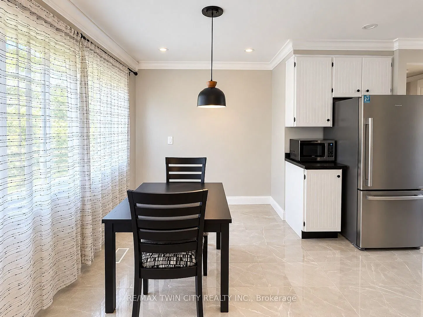 3 bed, $2,700 — Photo 4