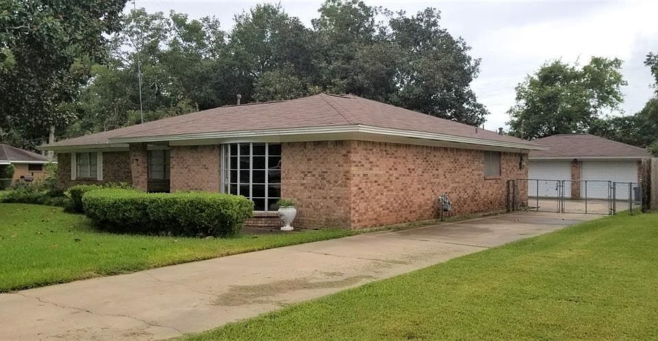 1st image of 1004 Loggins Dr