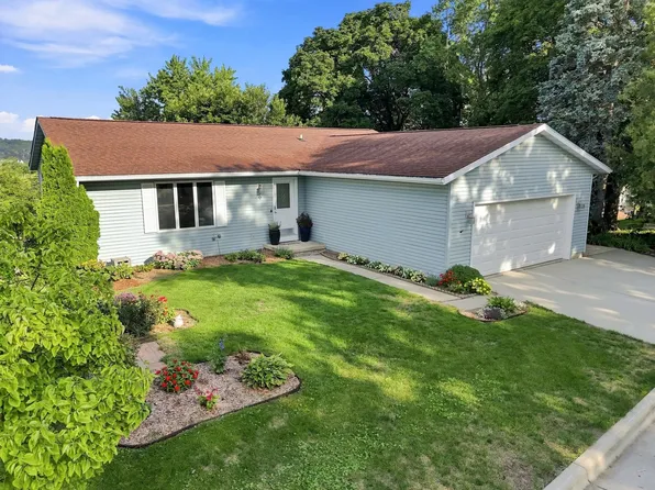 9 N Washington St, Deerfield, WI 53531