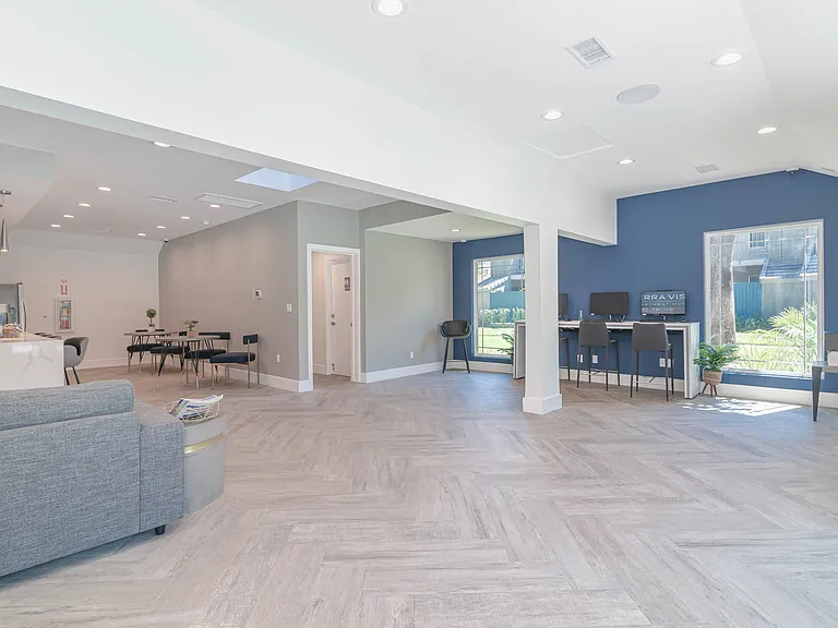 Sierra Vista Apartments — Photo 25