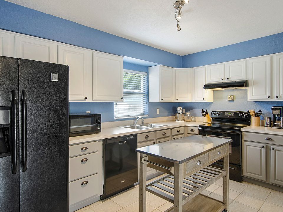 1st image of 410 W Flora St