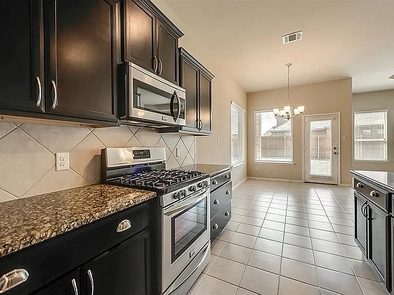 5th image of 1100 Lake Woodland Dr