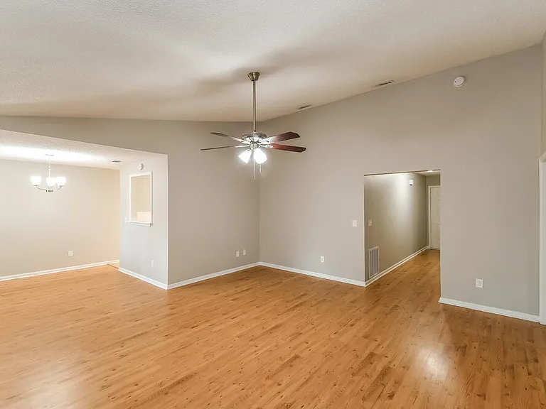 8136 Honeysuckle Ln — Photo 5