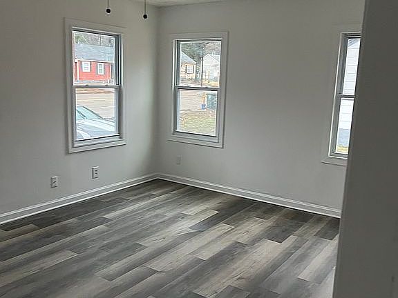 2nd image of 1511 Delano Ave