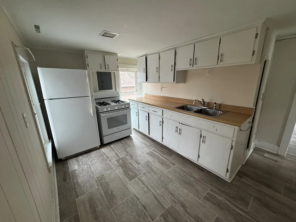 2 bed, 1.0 bath, 792 sqft, $950 — Photo 3