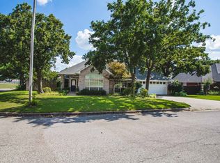 900 Oak Tree Dr, Ardmore, OK 73401