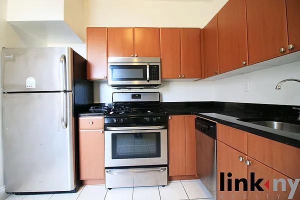 Rented by Link NY Realty | media 18