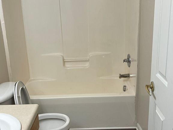 3rd image of 1246 Wellington Square Dr #F38c5a6ae