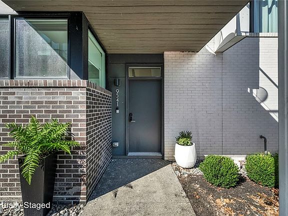 3rd image of 9541 Lake Ave