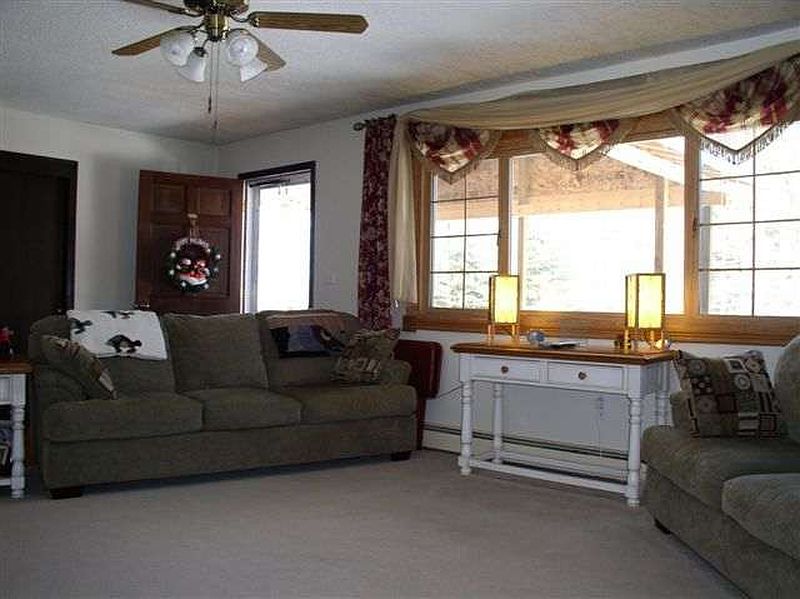 5th image of 1598 PERTH Road