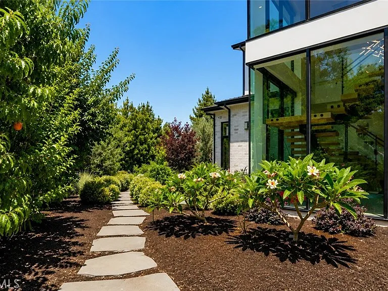 5050 Arundel Dr — Photo 43