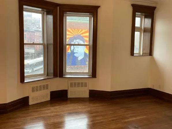 108 South Portland Avenue image 1 of 12