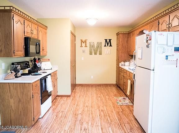 3rd image of 1711 McKay Ct