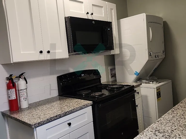 1015 Woodland Ave — Photo 3