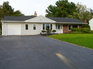 38 Dorchester Rd, Smithtown, NY 11787