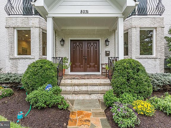 3rd image of 8031 Park Ln