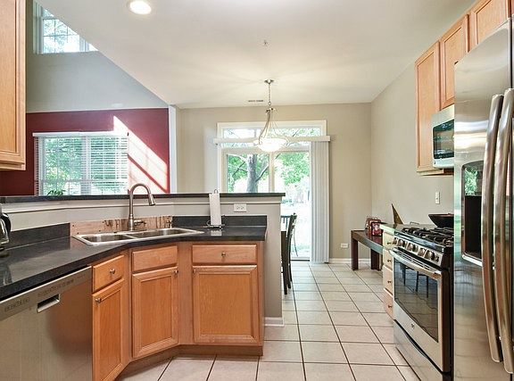 4th image of 917 Bromley Pl #12-B1