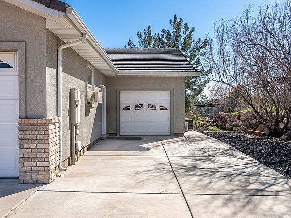 3rd image of 70 E Roundy Rd