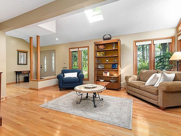5th image of 108 Grace Dr