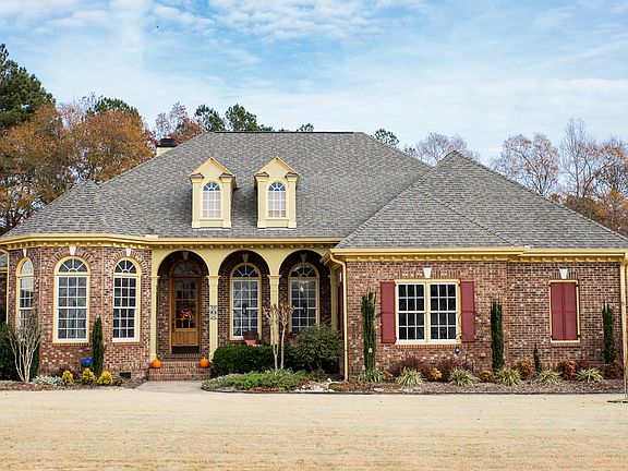 2nd image of 901 Riverwood Dr