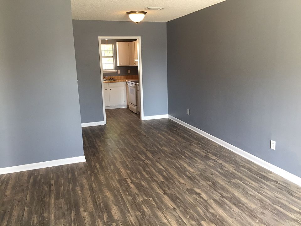 1st image of 3412 Green Briar Cir