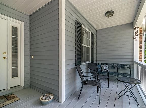 3rd image of 50 Oak Apple Ln