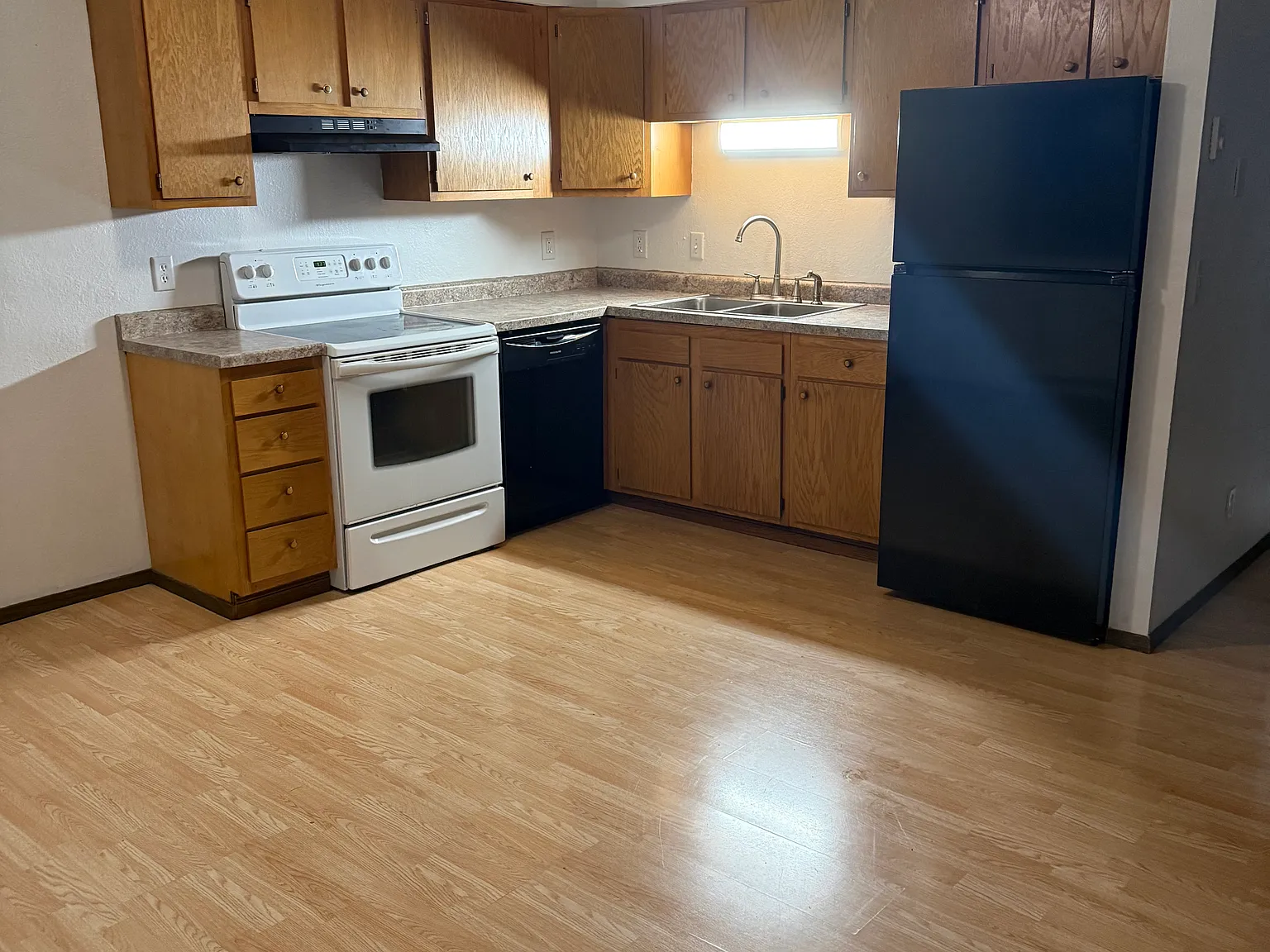 2 bed, 864 sqft, $1,100 — Photo 2