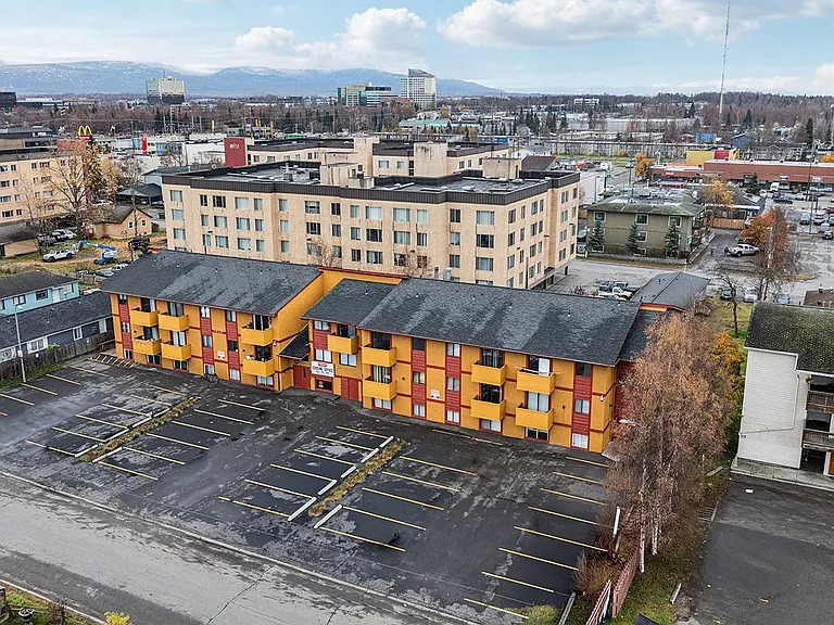 Nicole Apartments — Photo 3