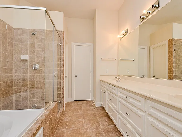 11315 S Main St #301 — Photo 26