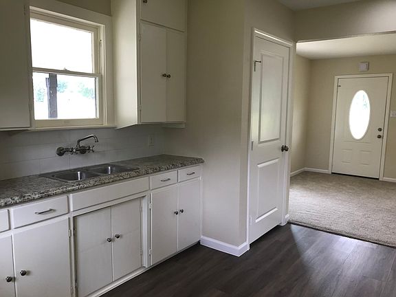 5th image of 214 Dallas St