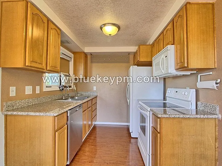 3300 Kauffman Ave #21 — Photo 4