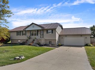 9 Nightingale Cir, Camargo, IL 61919