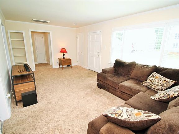 5th image of 108 N Oak Ave