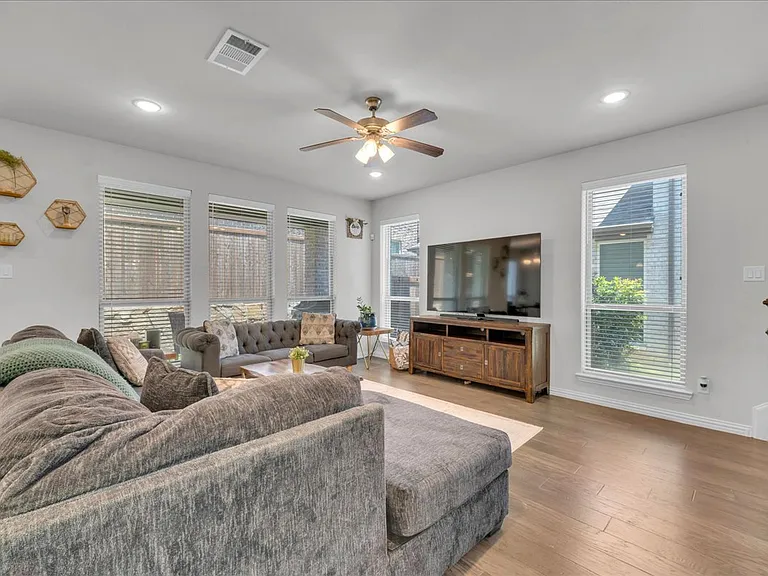 3905 Saint Ives Ln — Photo 8