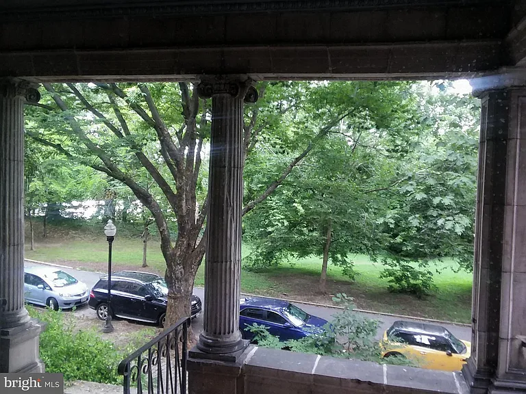 2012 Mount Royal Ter — Photo 36