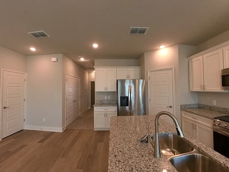 7122 Magnolia Blf #2 — Photo 7