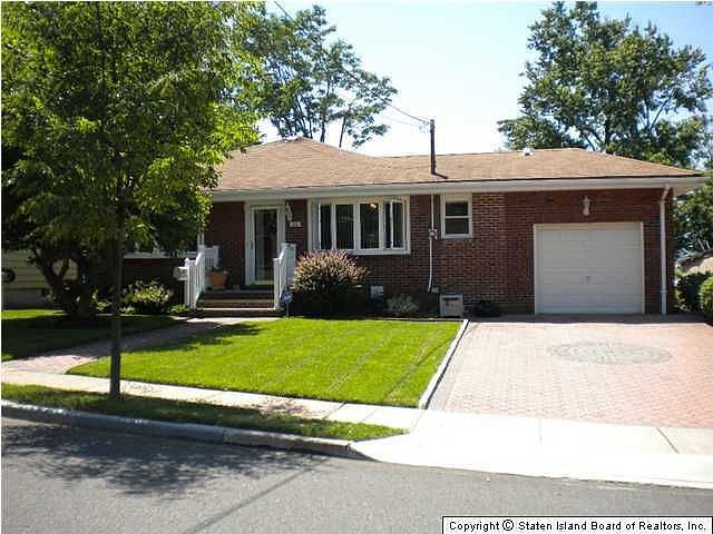 1st image of 216 Barnard Ave
