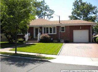 216 Barnard Ave, Staten Island, NY