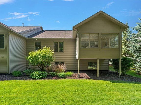 3rd image of 4961 Barnsley Dr