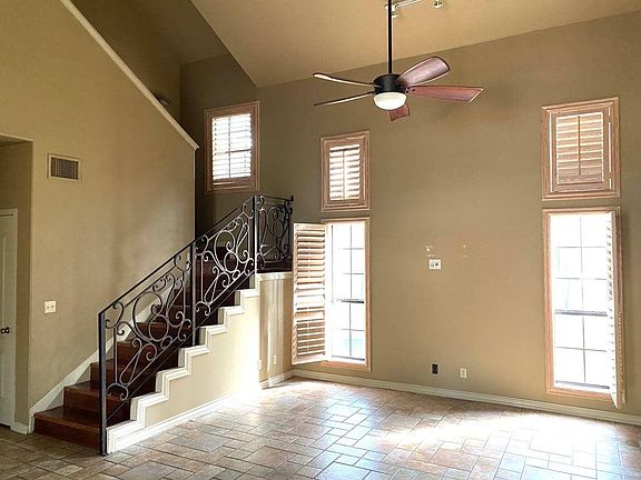 4th image of 109 E Del Mar Blvd APT 4