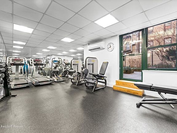 4th image of 2250 Broadway APT 4M