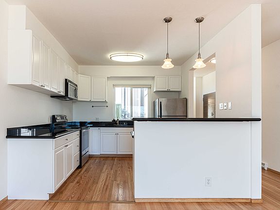 2nd image of 2080 Gough St #207
