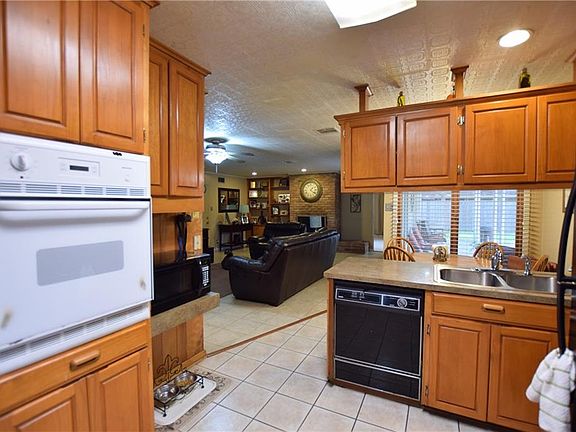 4th image of 1615 Orchid St