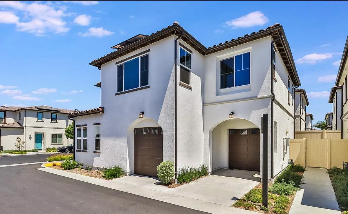 3 bed, 2.5 bath, 2075 sqft, $4,795 — Photo 4