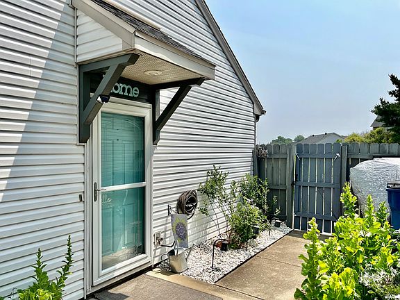 4th image of 5943 River Walk Cir