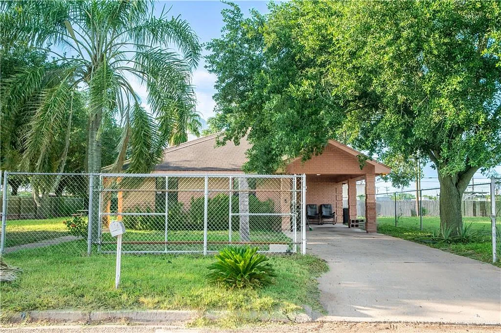 3 bed, 2.0 bath, 1198 sqft, $1,600 — Photo 2