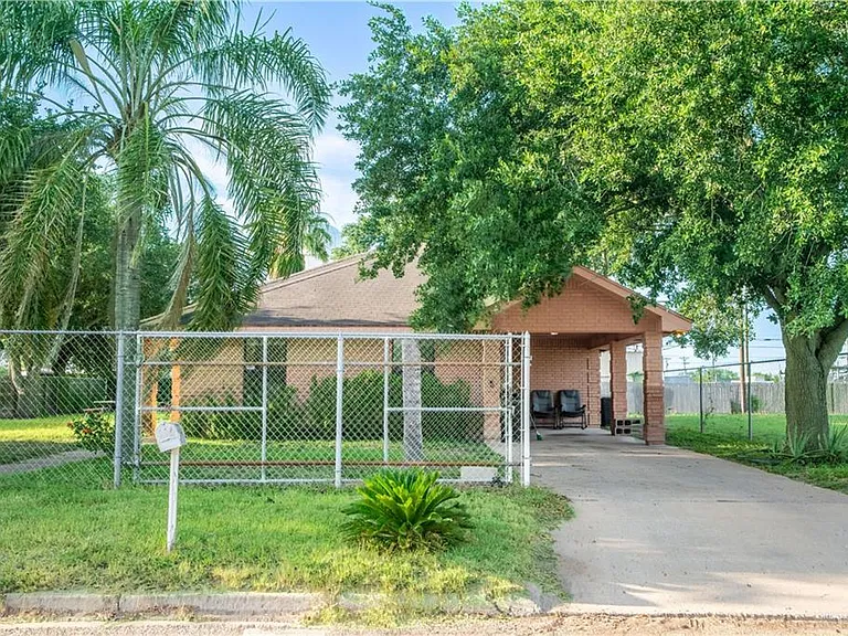 2702 Blue Jay Dr — Photo 2