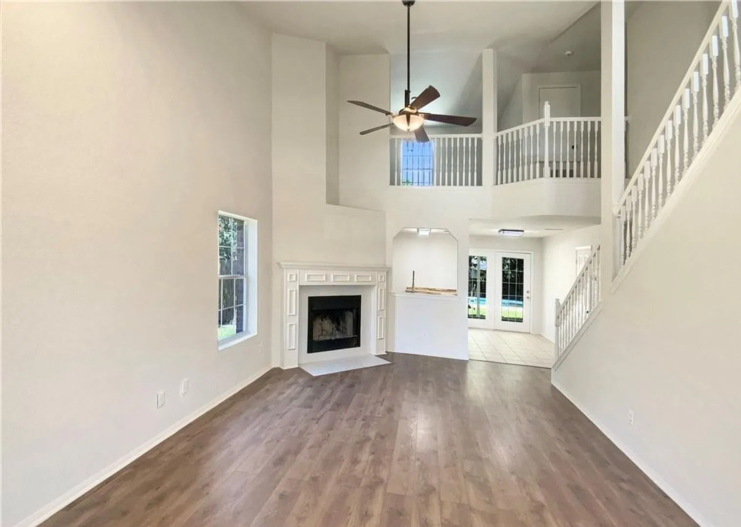 3-Bedroom 2.5-Bathroom House! Housing Accepted! — Photo 2